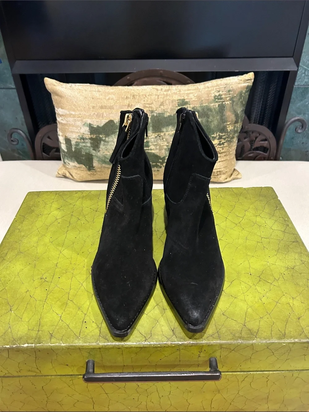 Guess - 8.5 Black Suede Pointed Toe Ankle Boots with Side Zipp NWOT